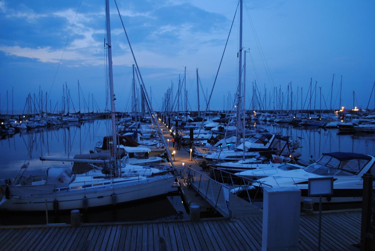 Ostseewind - In Der Strandstrasse-Fuehrt Zur Seebruecke Ostseebad Kühlungsborn Extérieur photo